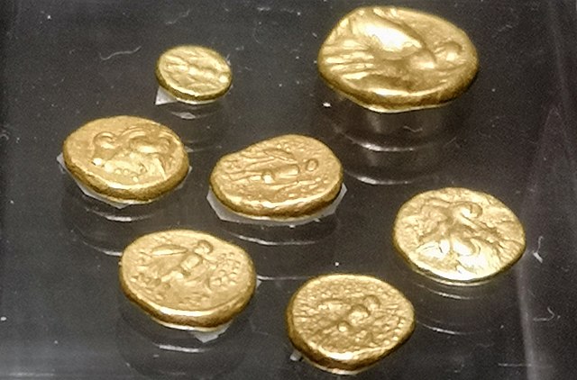 En landmand finder guld for 30 millarder kroner i sin have: Du taber kæben, når du hører hvad der så skete