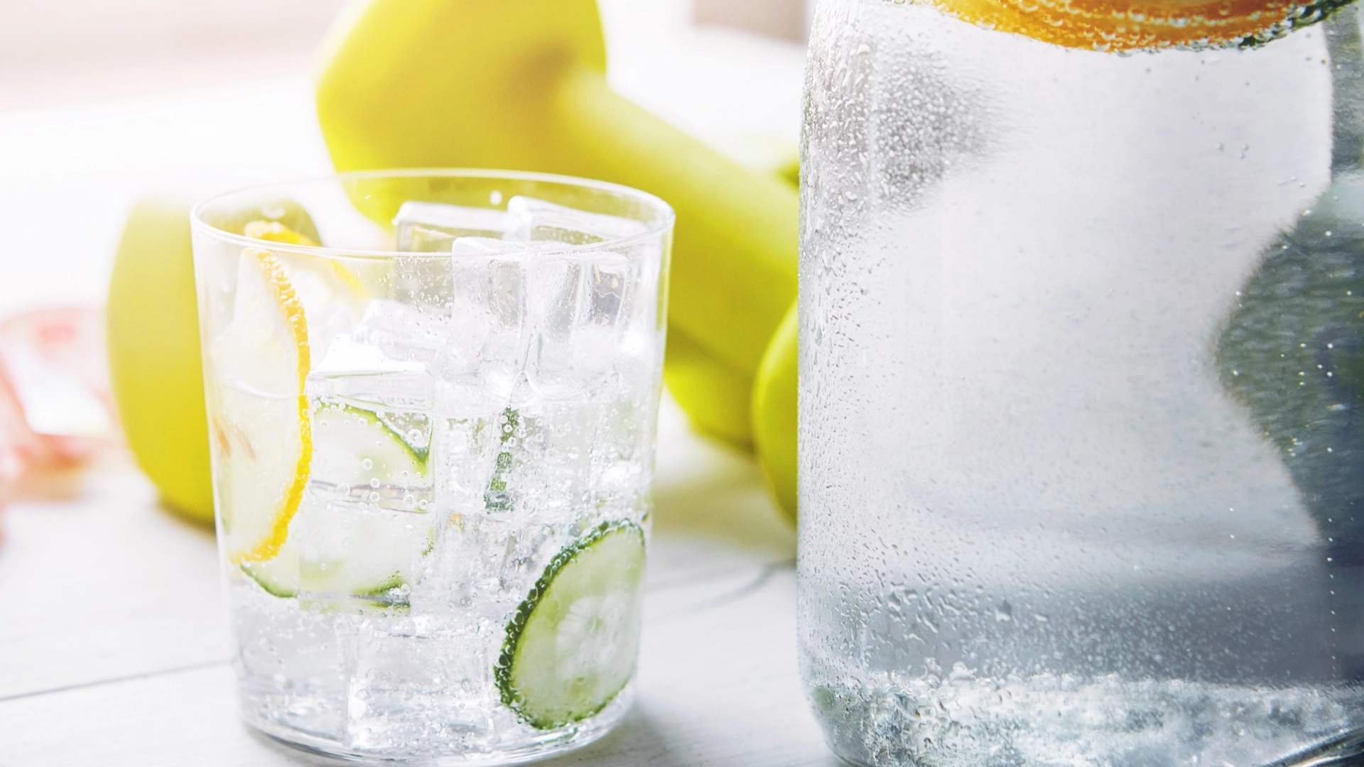 Hvad sker der med din krop når du drikker citronvand? De fleste kender ikke til disse bivirkninger