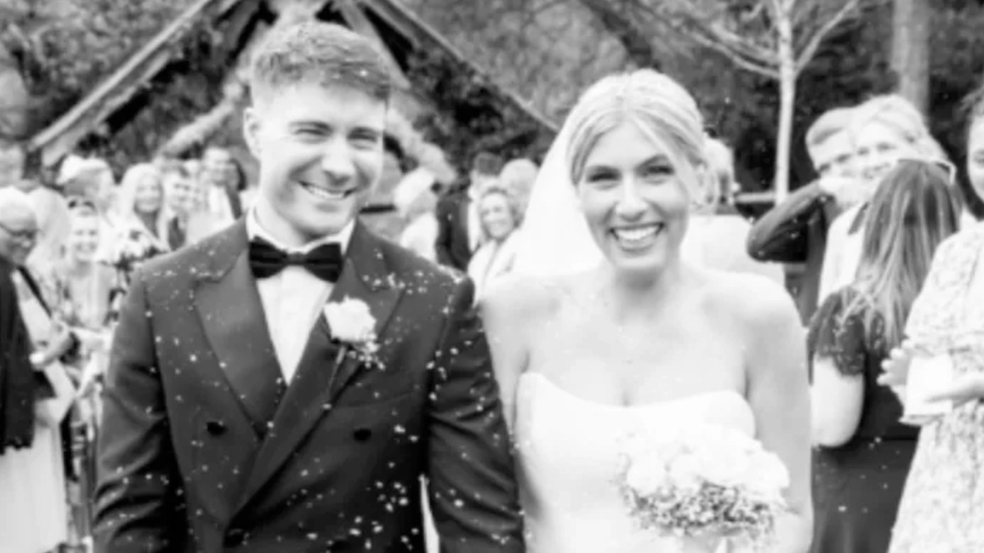 Mand hyrer kunstner til at male hustru til bryllupsdag: Han fik et chok, da han så resultatet