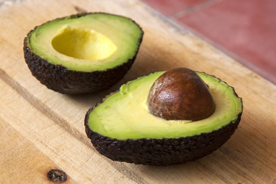 Advarsel mod populært trick: Opbevarer du avocado på denne måde, kan du blive meget syg