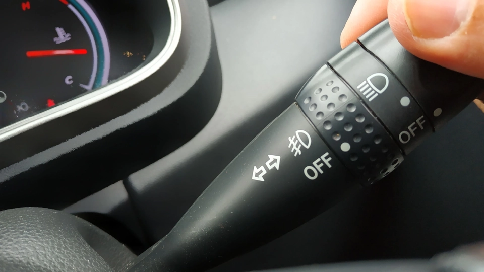 En gang for alle: Her er svaret på, om man skal blinke eller ej, når man kører på motorvejen