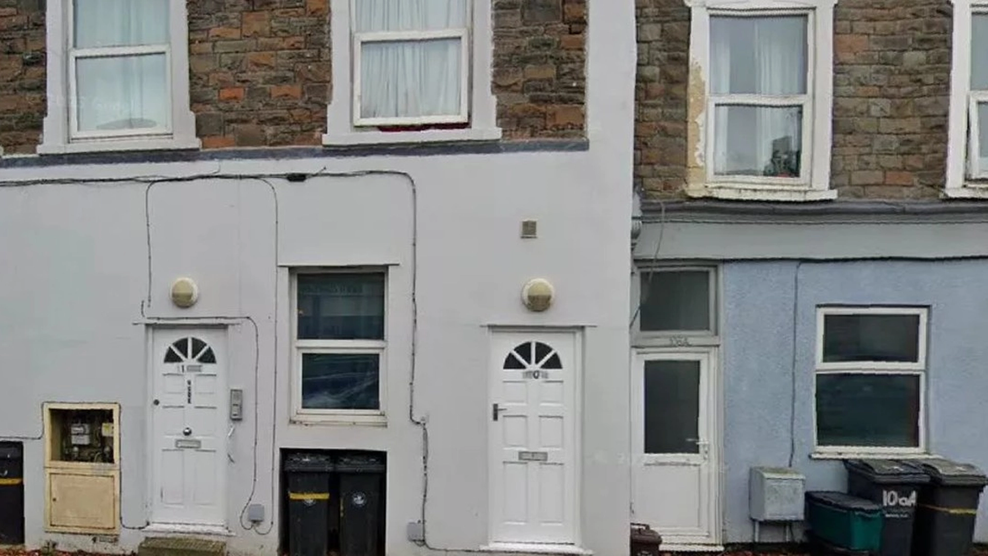 Hus til én person til salg for 630.000 kroner – men folk bliver chokerede, når de træder indenfor