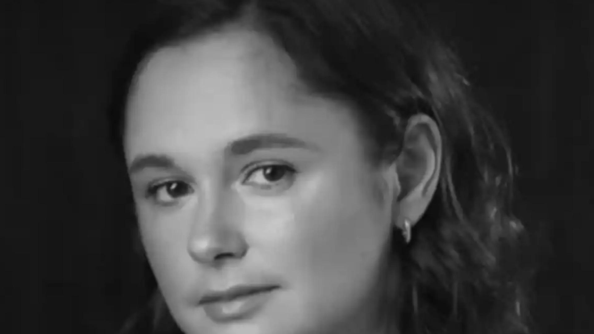 18-årig pige kyssede fyr på natklub: Var tæt på at koste hende livet