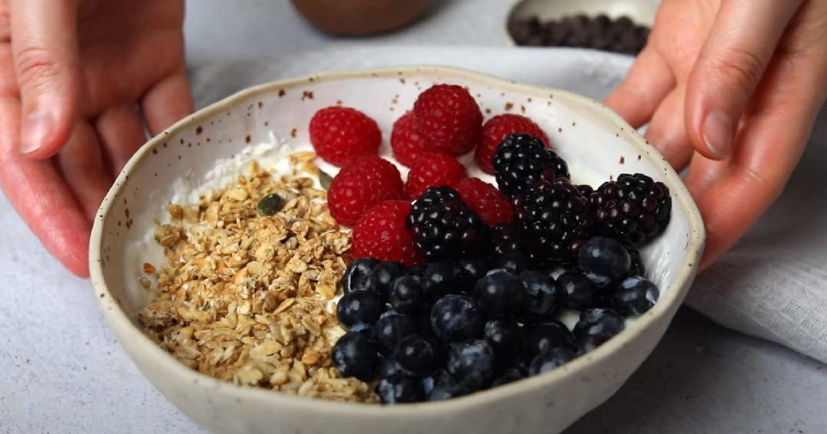 Ikke på andre tidspunkter: Derfor bør du kun spise yoghurt om morgenen