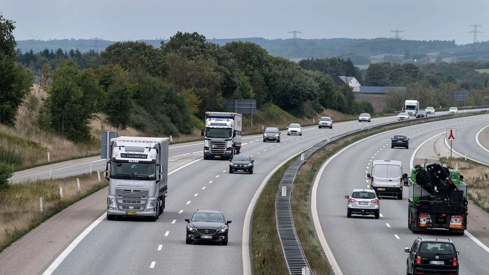 Matematiklærer forklarer: Så meget tid sparer du ved at køre 140 km/t i stedet for 120 km/t