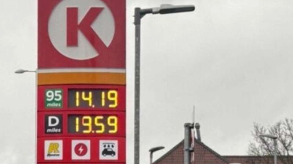 Brændstofpriserne kan nå op på 23 kroner per liter: “Nu får vi et slag i ansigtet”