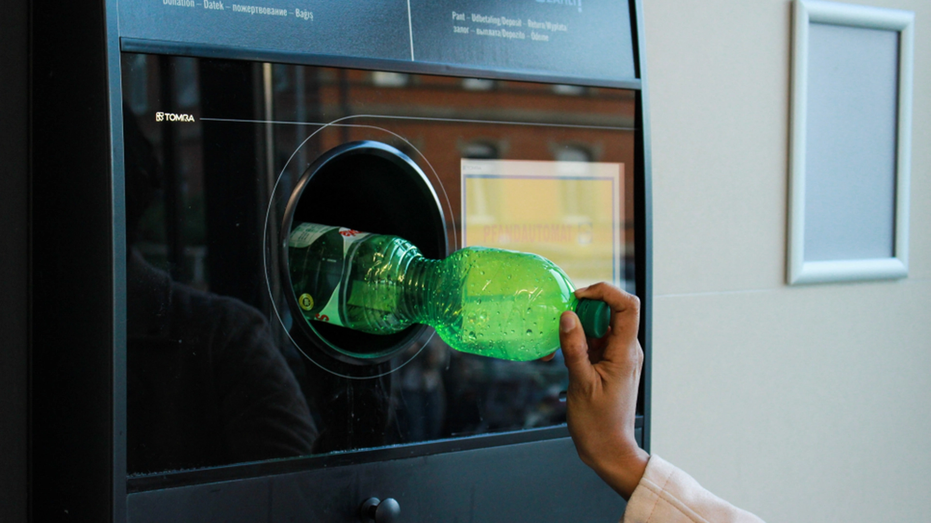 24-årige Jakob pantede et par flasker – fik en million kroner igen