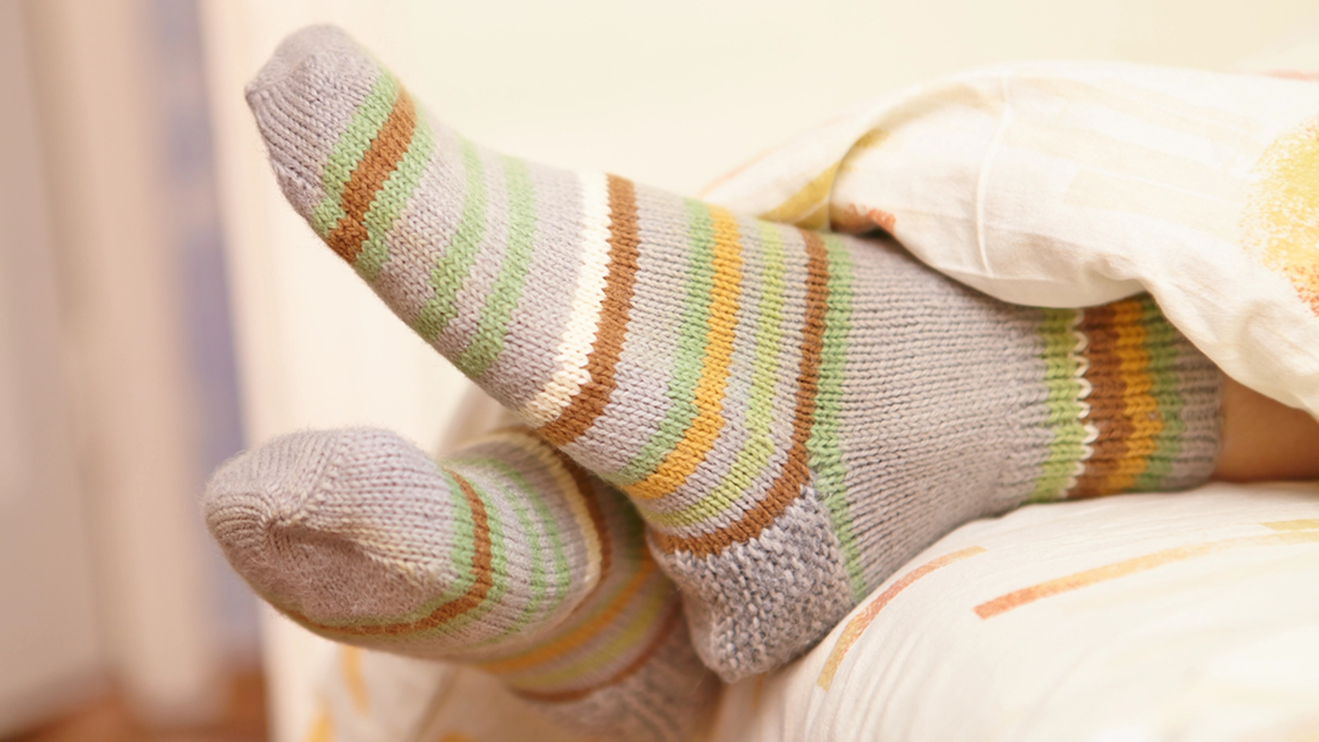 Her er grunden til at du bør sove med sokker på