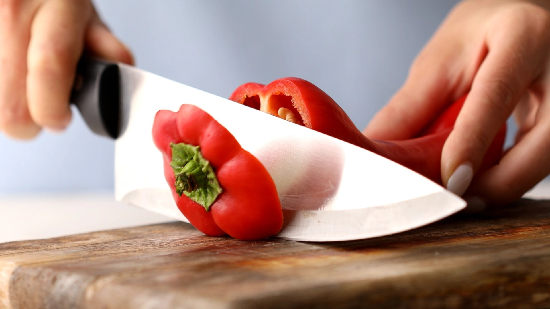 Dit skærebræt er dækket med bakterier: Dette simple trick kan gøre det skinnende rent på ingen tid