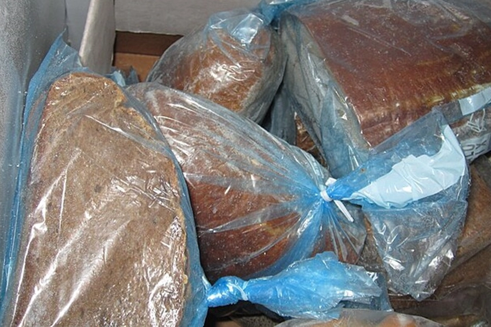 Særligt ét sted i køkkenet skal man undgå: “Brød bør slet ikke opbevares i…”