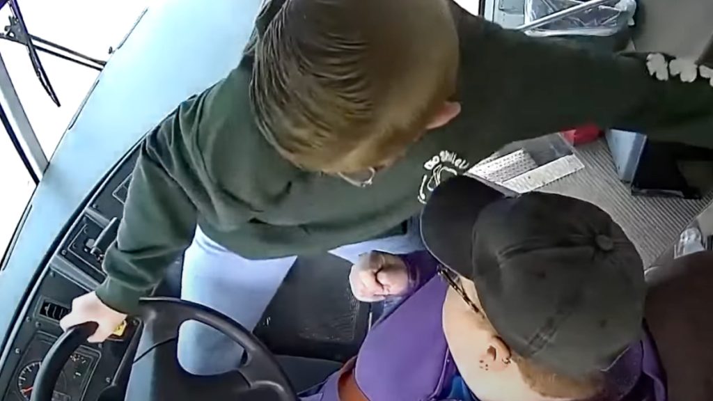 Buschauffør besvimede ved rattet, og så gjorde en 13-årig dreng dette