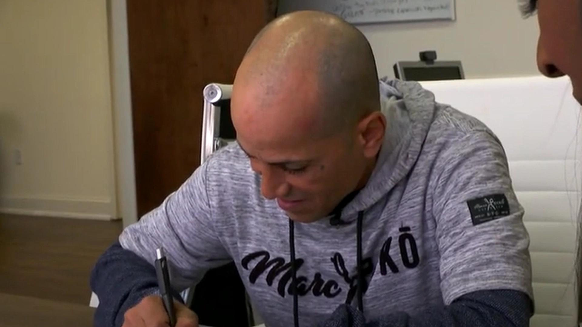 Elmer finder 70.000 kroner og tager en uventet beslutning: Dagen efter er hans liv forandret