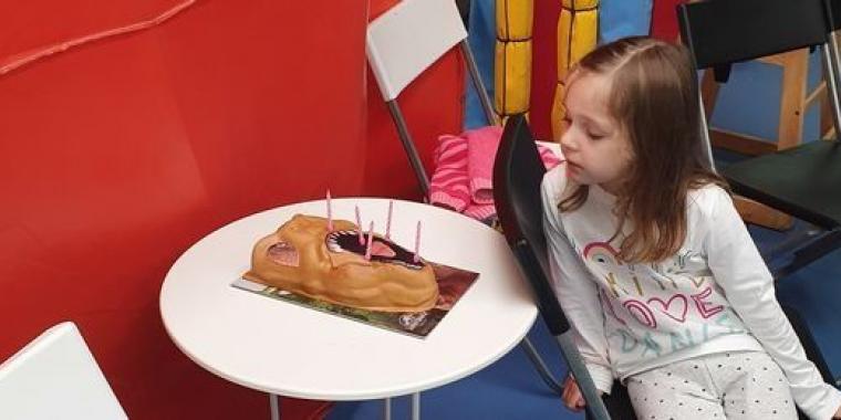 Ingen dukkede op til 5-årig autistisk piges fødselsdag: Så fik far en fantastisk ide