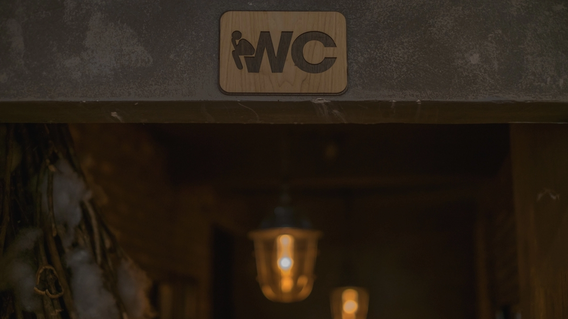 Toilet med trin kostede dyrt: Restaurant har nu fået en bøde på 12.670 kroner