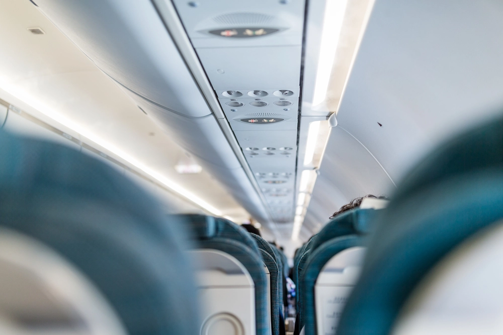 Stewardesse med vigtigt råd til passagererne: Disse sko er no-go ombord på fly