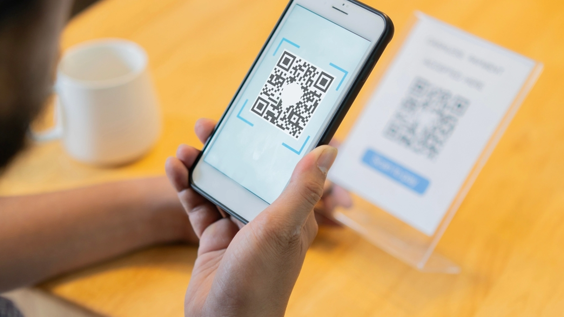 Ny svindel bredes: Falske QR-koder i plastikposer kan koste dig dyrt