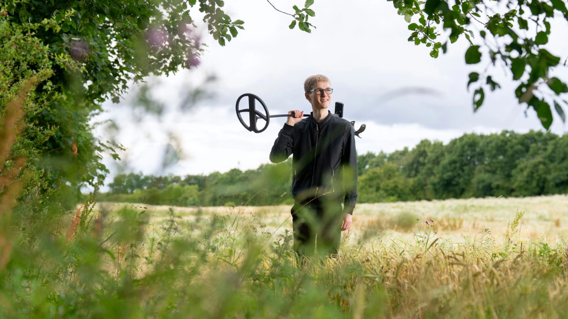 22-årige Gustav gjorde bemærkelsesværdigt fund med metaldetektor: Få dage senere sker det utænkelige