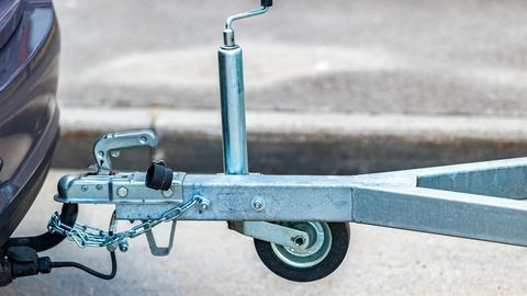 John var i gang med et rutinetjek af traileren: Så tager sagen en uventet drejning