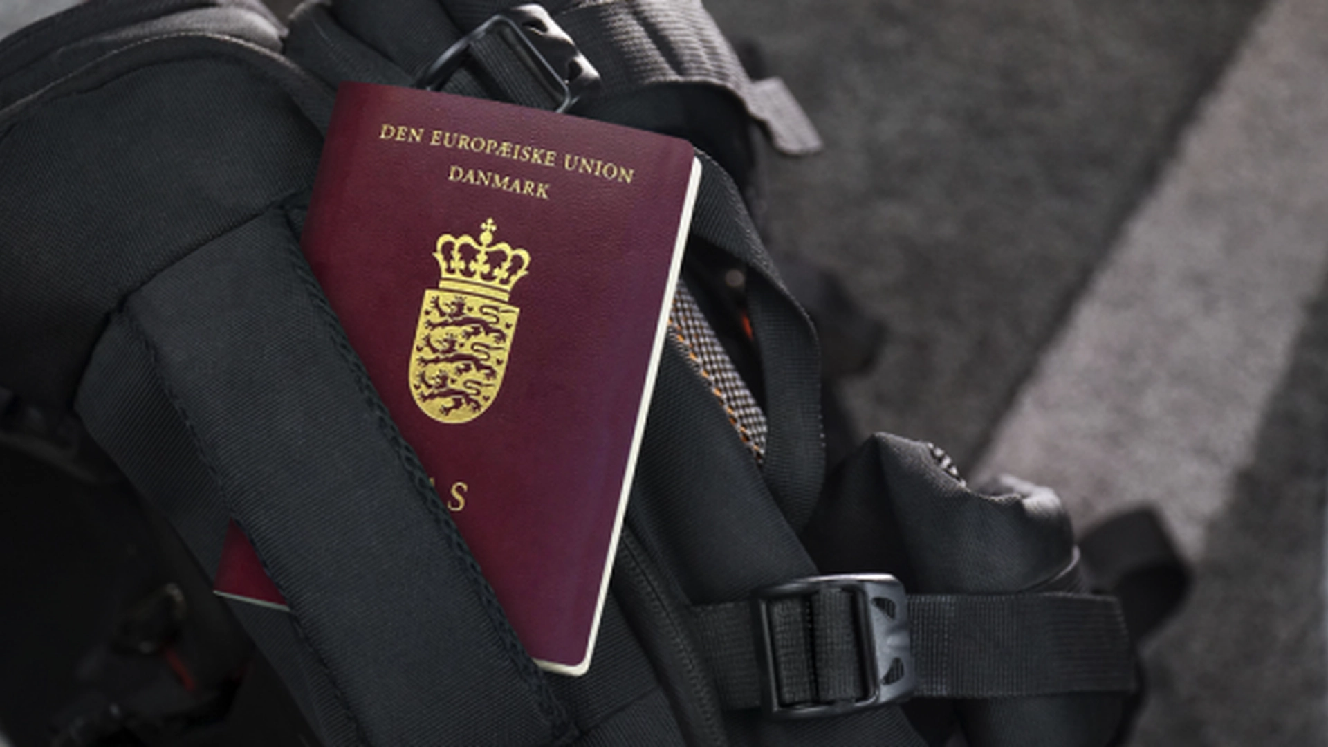 Ekspert med advarsel: Du kan blive afvist i lufthavnen, hvis du gør denne 1 ting på dit pasfoto