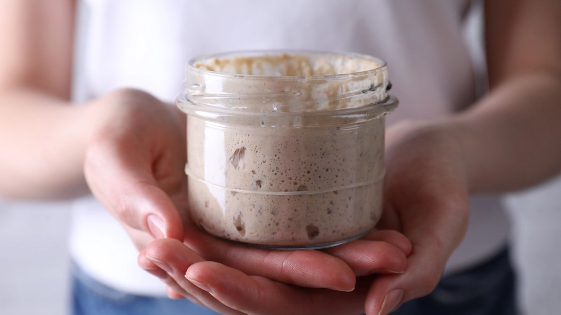 Ny trend blandt unge spreder sig: Opbevarer deres kæledyr i små glas