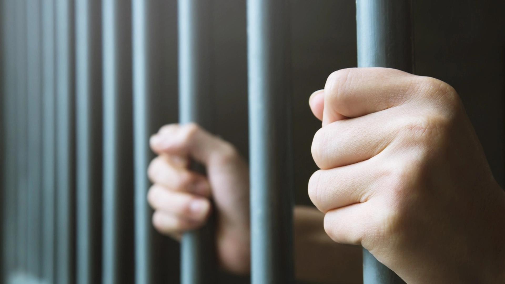 Sygeplejerske dømt lang fængselsstraf: Tilgik kvindes og søns sygejournal uden samtykke