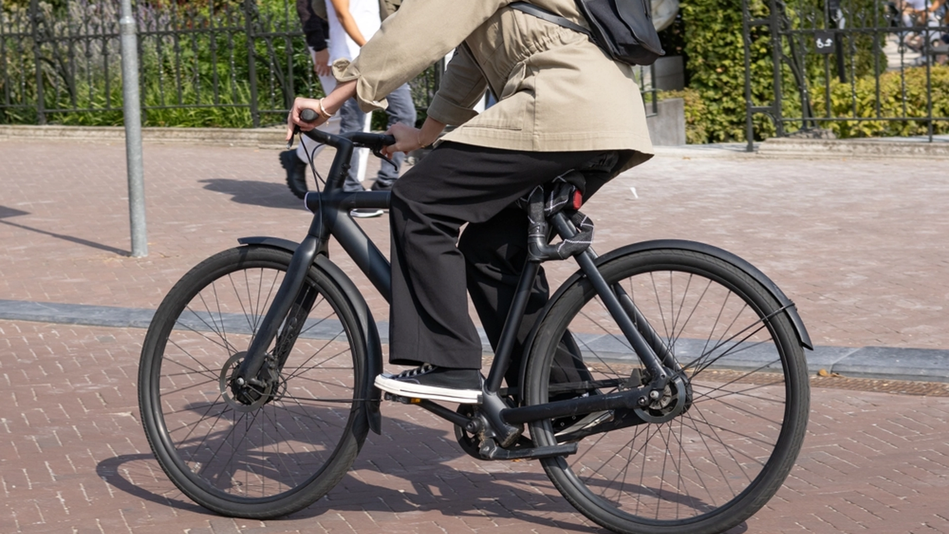 Hvor sundt er det at køre på elcykel?