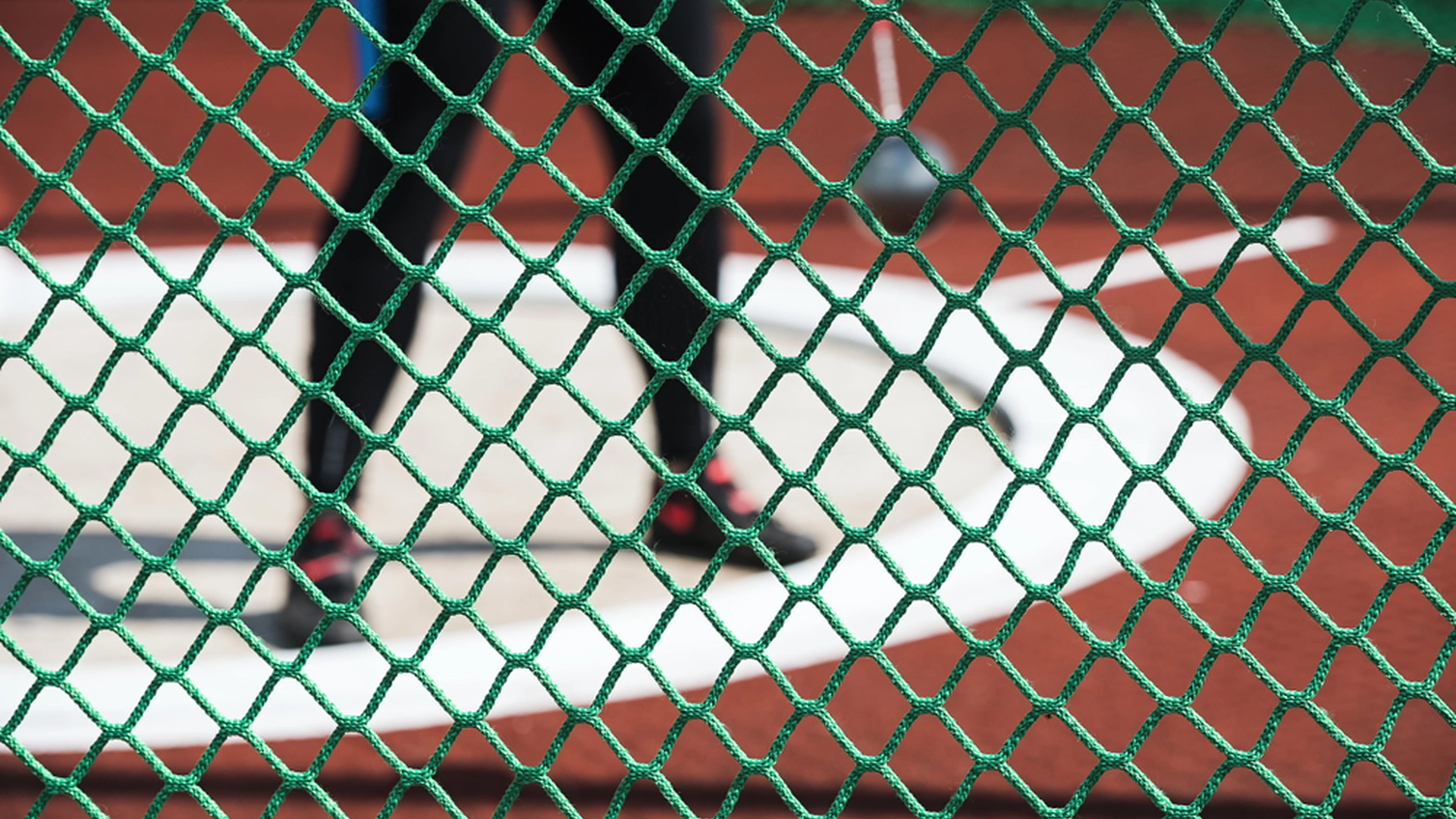 Heltemodig far beskyttede sin kone og søn fra flyvende hammer: Men så skete det der ikke måtte ske