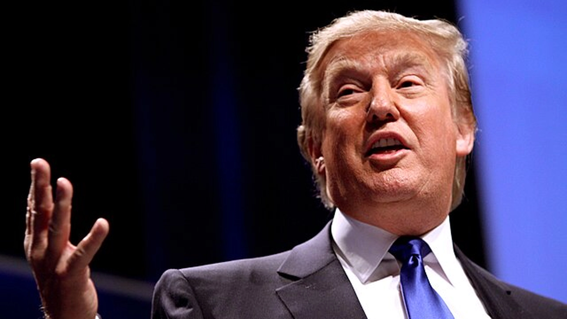 Pressesekretær afslører: Dette betyder det blå mærke på Trumps hånd