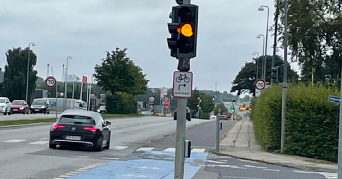 Straffen for at køre over for gult lys har ændret sig. Den nye bøde er..