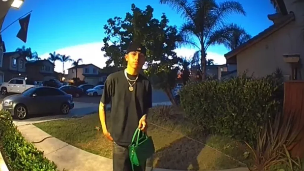 17-årig dreng fandt glemt taske: Da han afleverer den tilbage, får han sit livs overraskelse