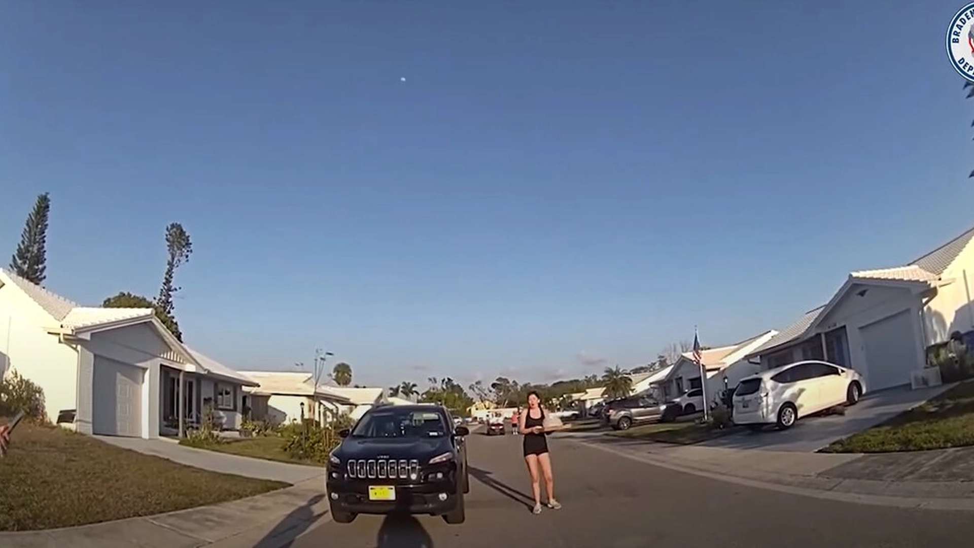 Ung kvinde afleverer en helt almindelig pizza: Hvad hun møder, får det til at løbe koldt ned ad ryggen