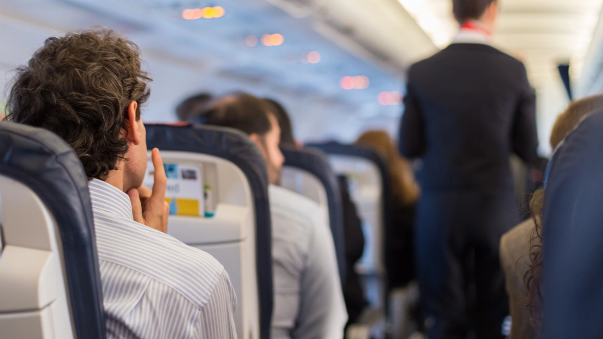 Flypassager blev udsat for ‘klam’ handling fra sidemand, da denne kropsdel blev smækket frem