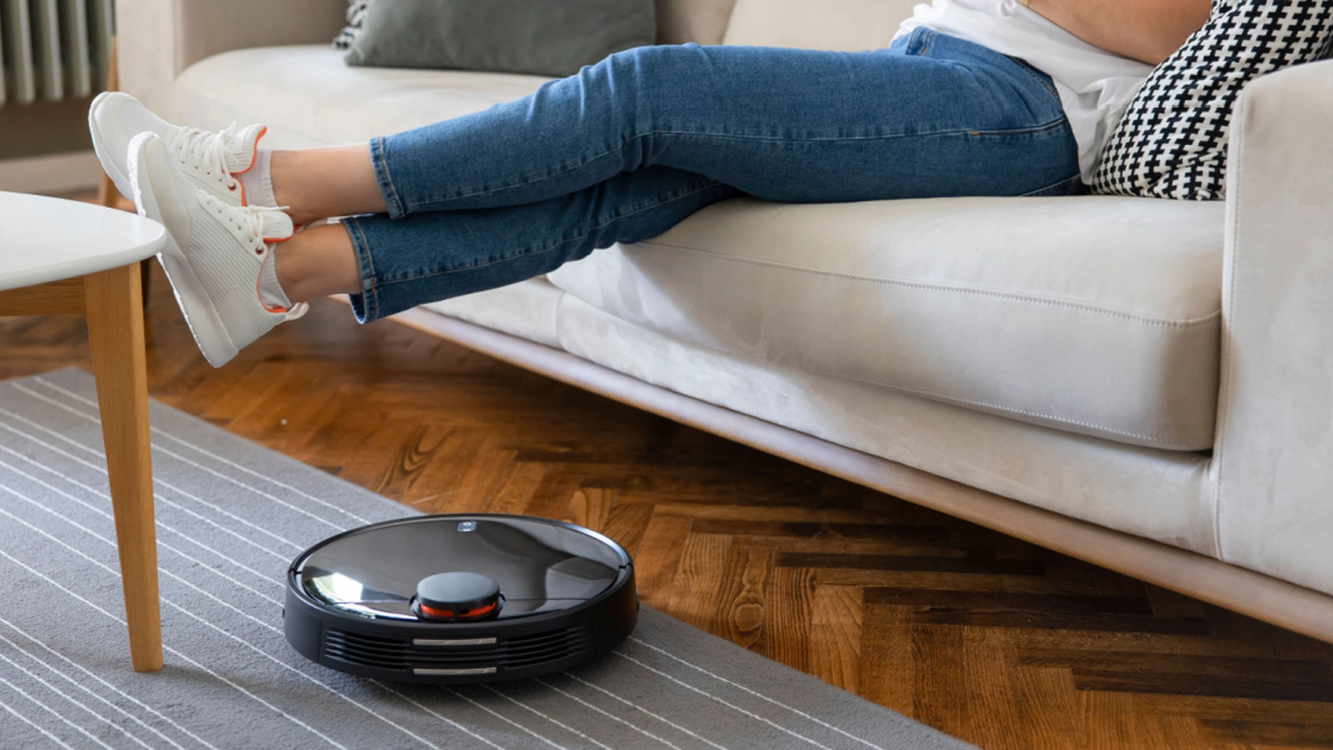 Ekspert med advarsel: Overraskende risiko ved robotstøvsugere og airfryere i hjemmet