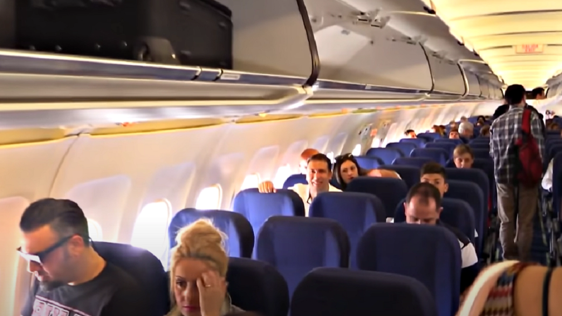 Han klagede over overvægtig passager, der fyldte hans sæde: Kort efter var det utænkelige sket