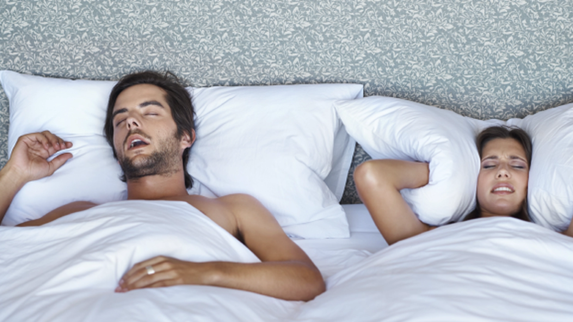 Stop med at snorke: 7 tips til at få ro om natten