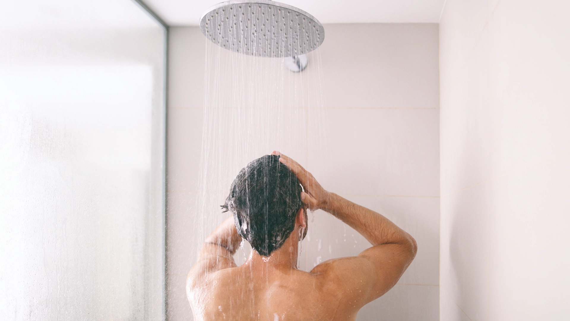 Mange har denne vane i badet – men eksperter advarer: “Lad være!”