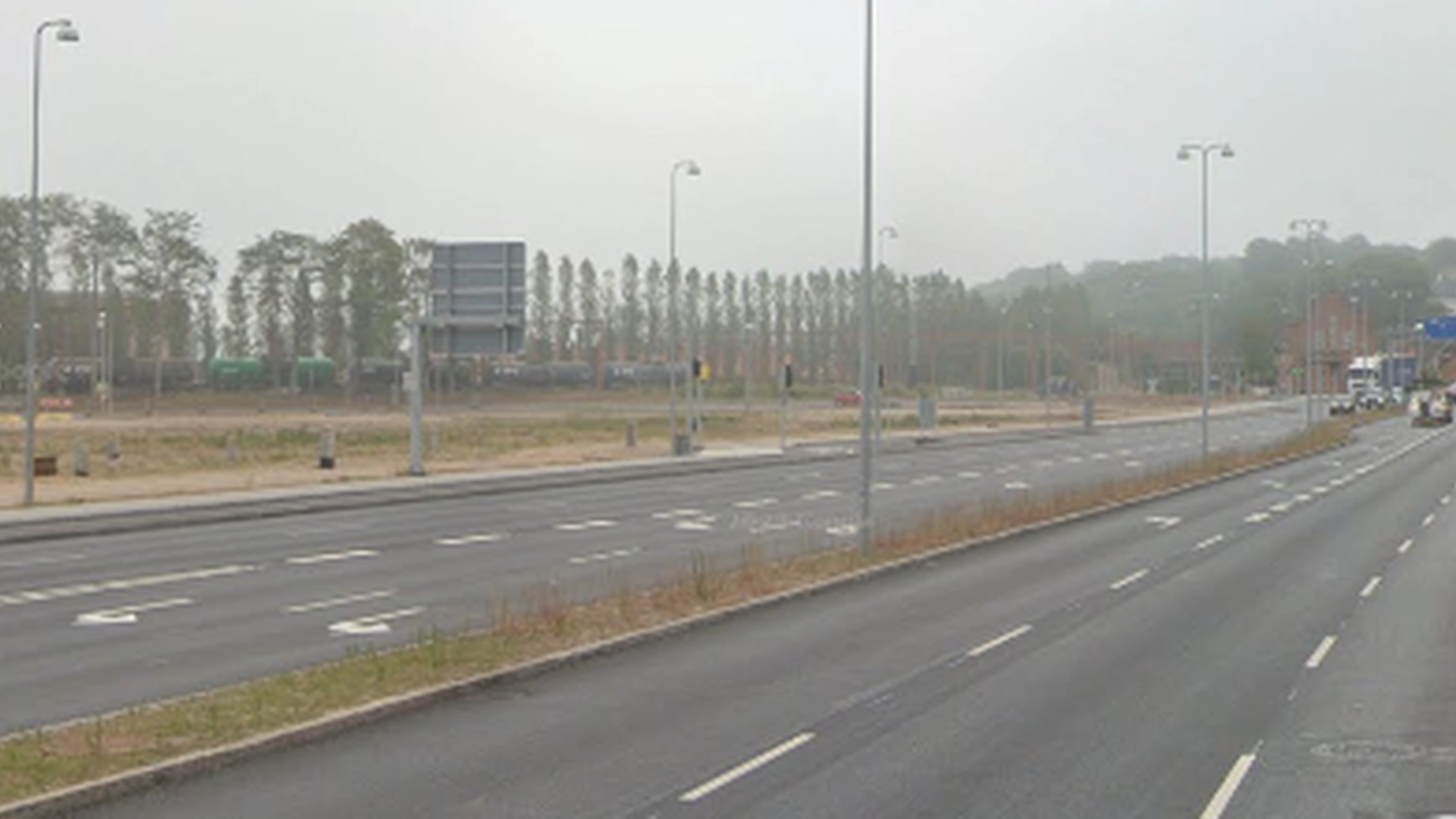Nye trafikregler er på vej: Fra 1. juli kan bilister møde dette klistermærke i trafikken