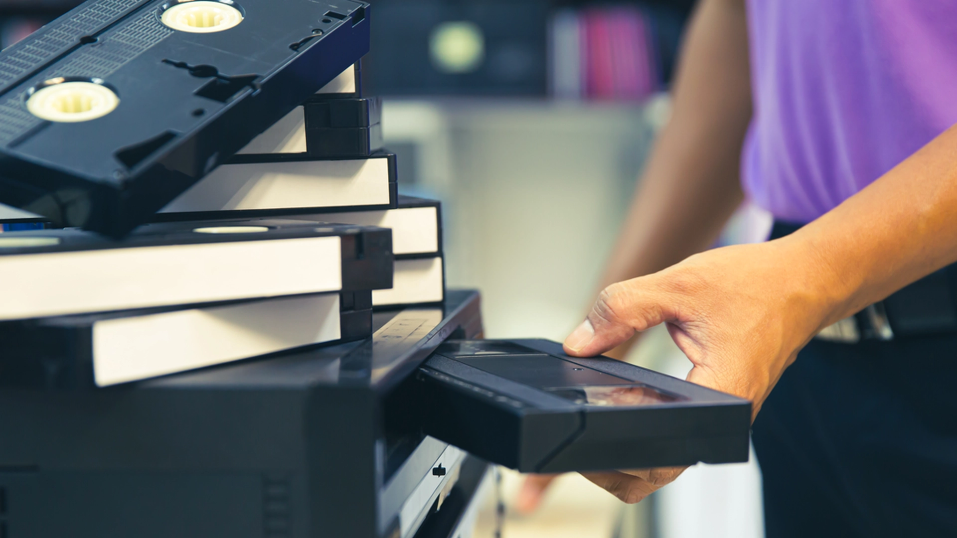 Tjek dine skabe og skuffer: Du kan få op til 7.839 kroner for dine gamle VHS-bånd