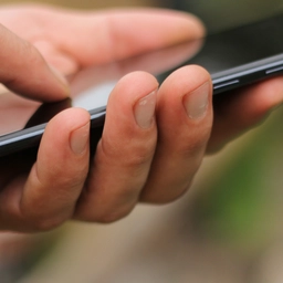 Din mobiltelefon lytter til dine samtaler: Her er metoden til at slå det fra