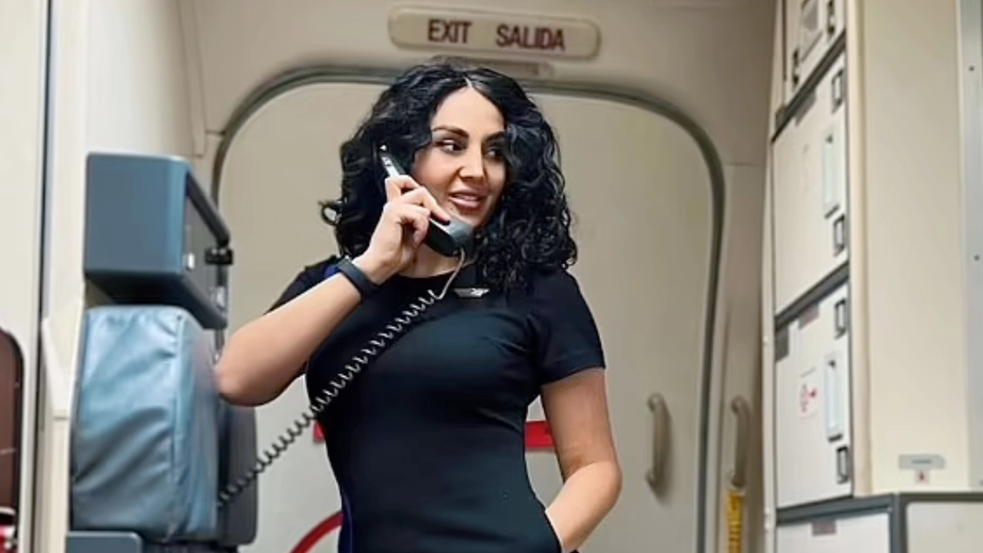 Stewardesse afslører overraskende løn for 16 dages arbejde: Folk tror ikke deres egne øjne