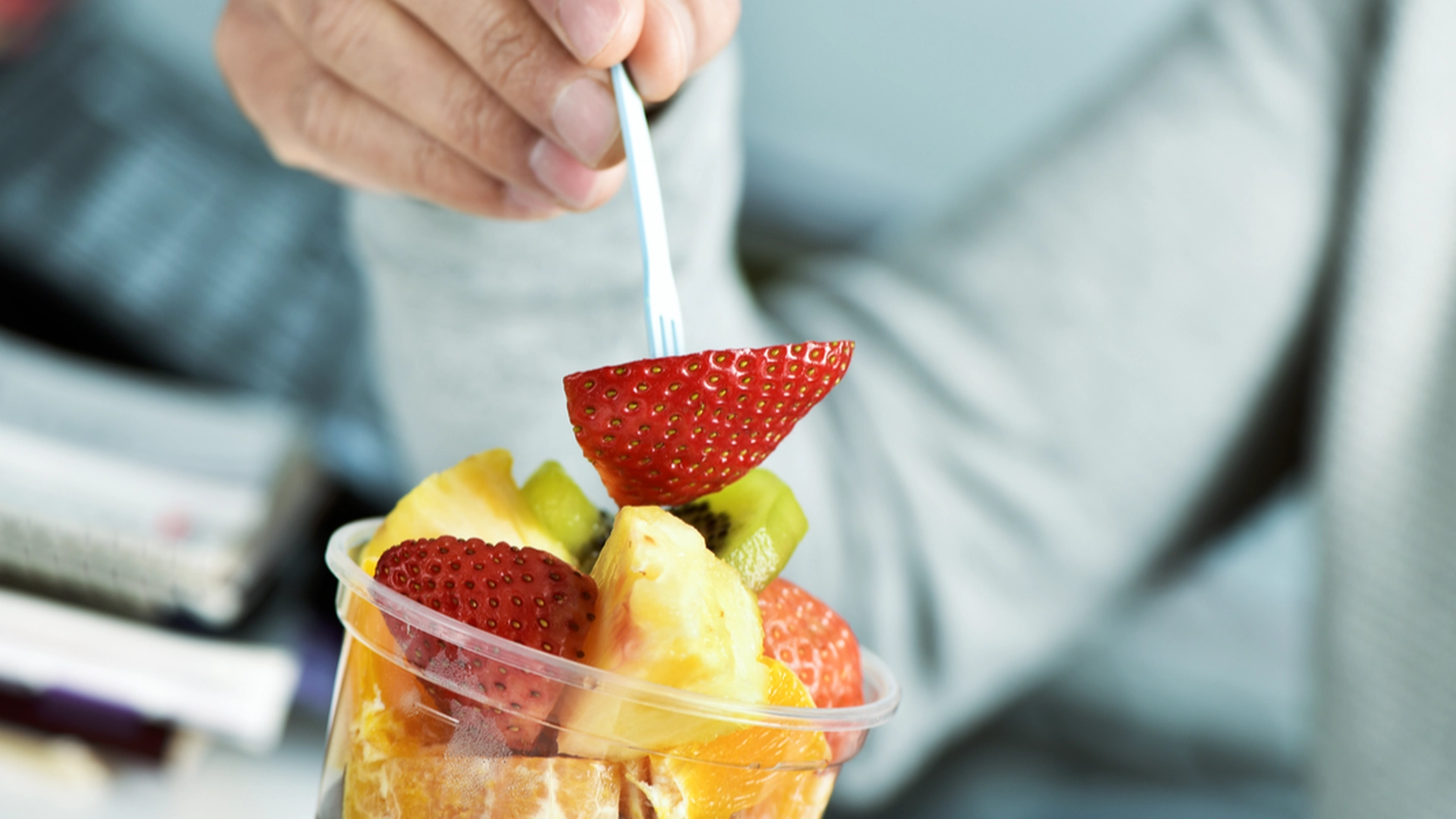 Læge med afsløring: Langt de fleste spiser grøntsager og frugt forkert
