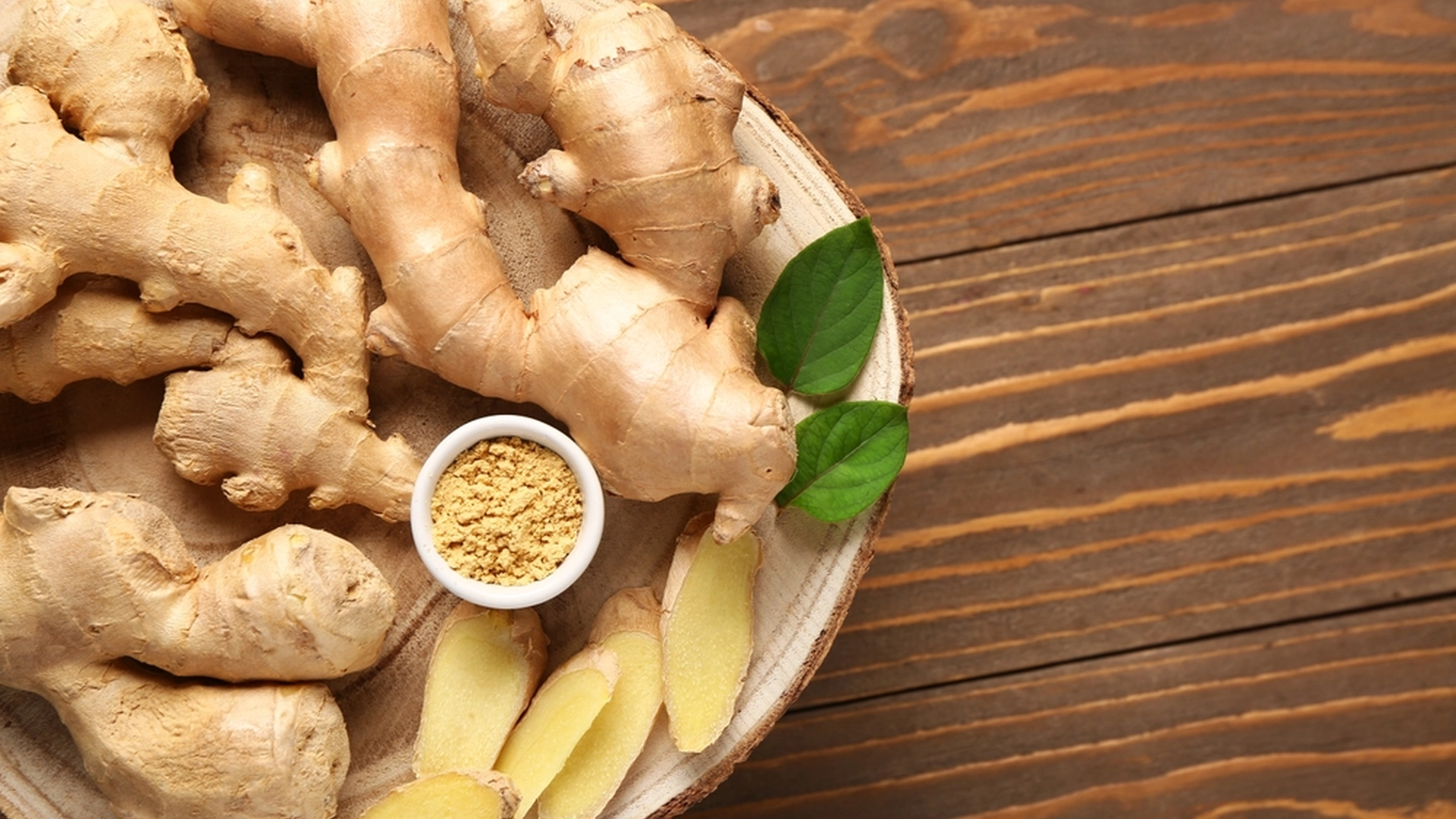 Her er 7 årsager til, at du bør tage et ingefær- og gurkemejeshot hver dag