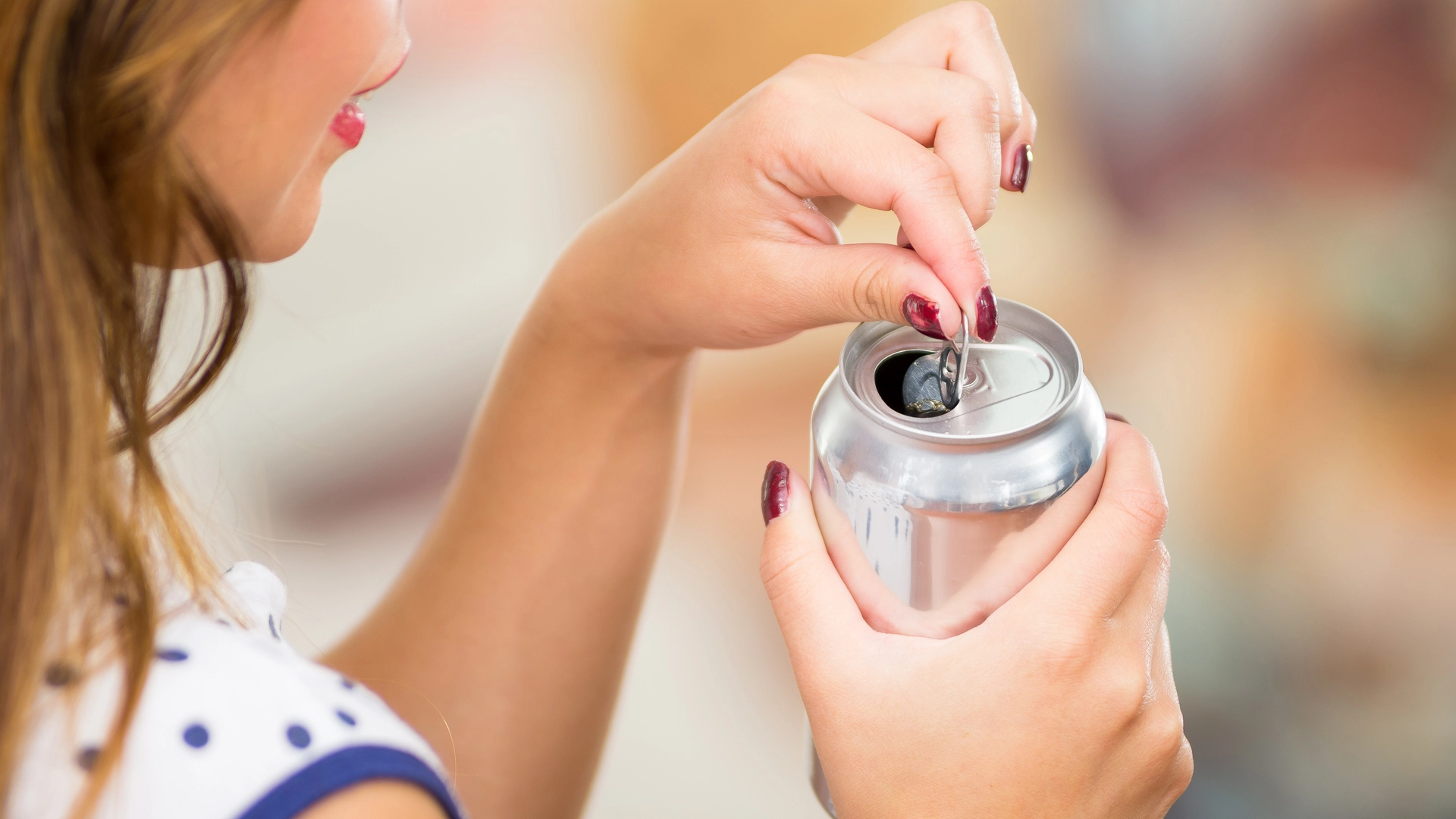 Læger med advarsel: Her er de 3 værste drikkevarer som kan øge risikoen for Alzheimers