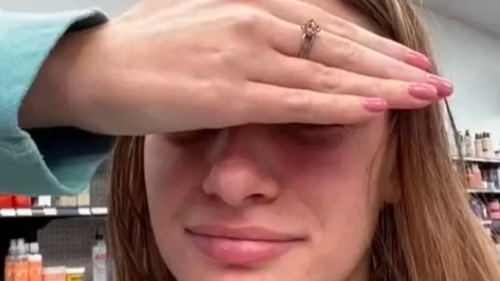 19-årig kvinde fik farvet sine øjenbryn: Da hun så resultatet, fortrød hun det med det samme
