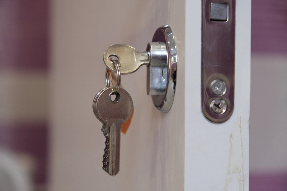 Her er hvorfor du altid bør have en nøgle i døren om natten