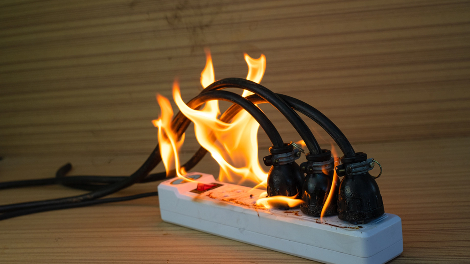 Den største strømtyv i stuen er ikke hvad du tror. Dette apparat bruger dobbelt så meget energi som et klimaanlæg.