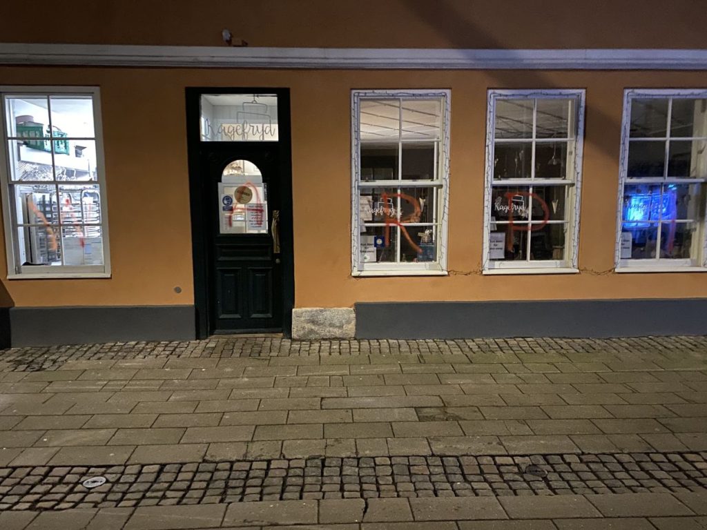 Tidligere Bagerdyst-deltager udsat for hærværk: ’Krigssvin’
