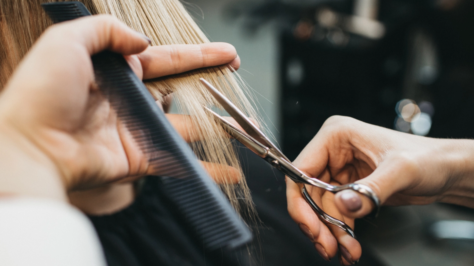 Frisørens hemmelighed er afsløret: Sådan undgår du færre ture til frisøren