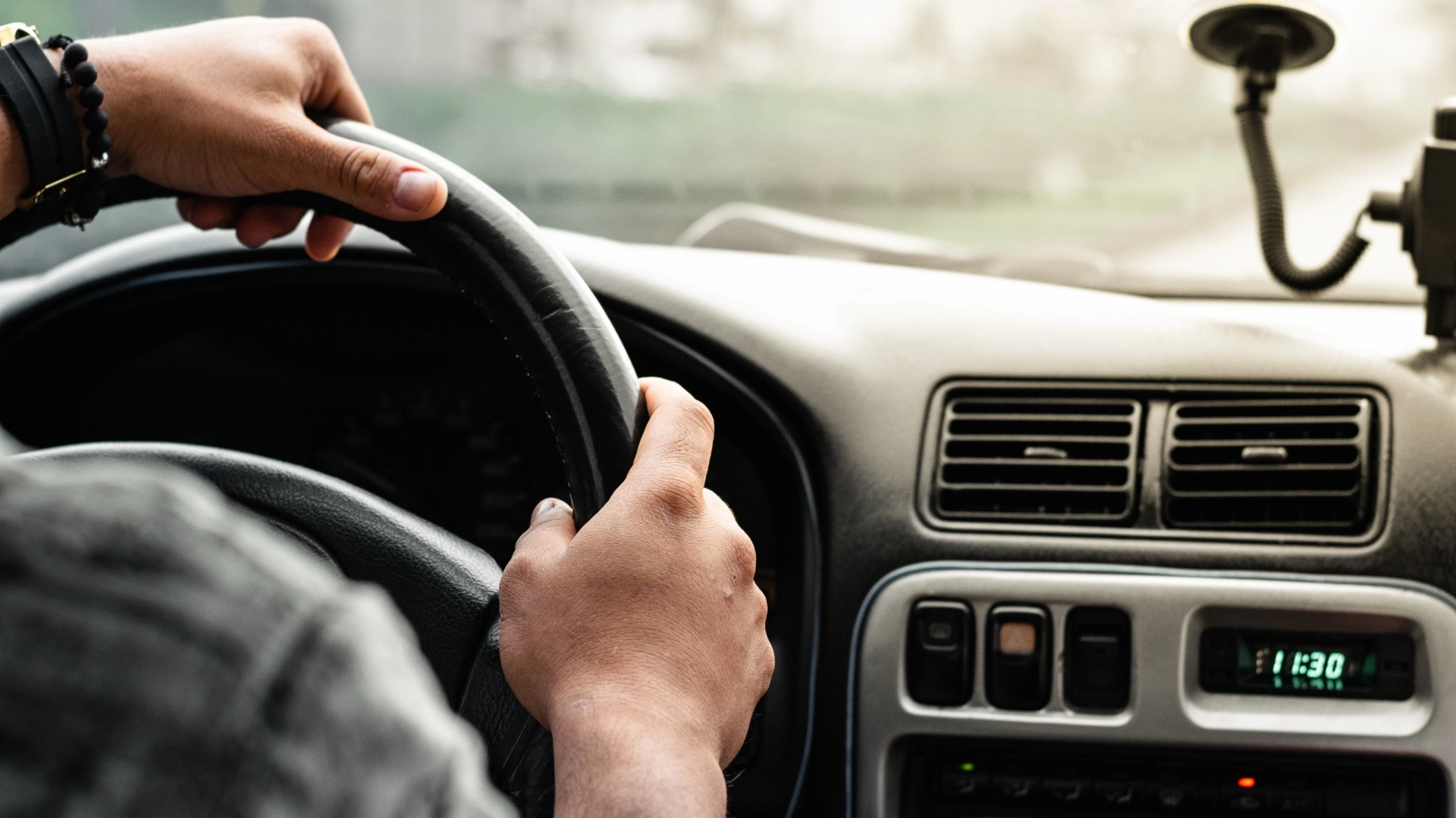 Det kan virke harmløst, men hvis du opdager denne lugt i bilen, skal du få den tjekket med det samme