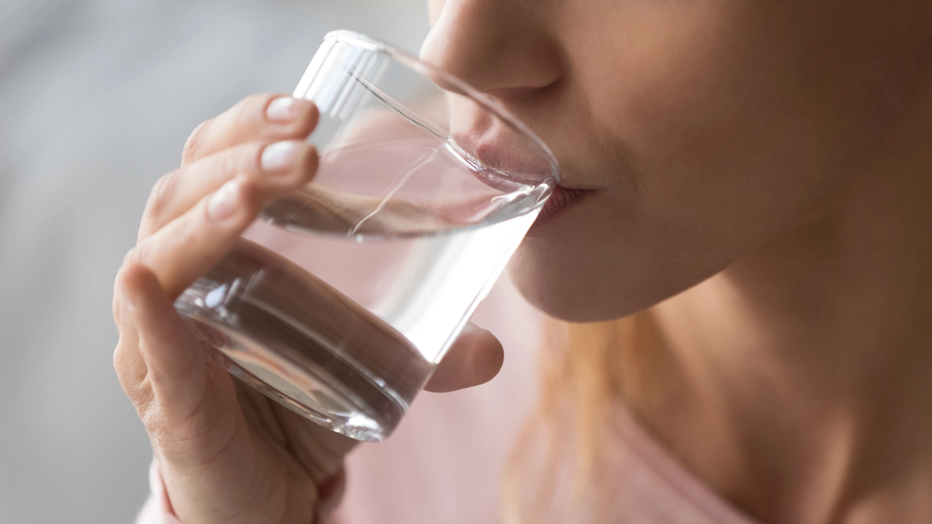 Glem 8 glas vand dagligt: Forskere afslører, at det slet ikke er nødvendigt